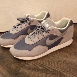 Nike Outburst. Men’s size 8 women’s size 9.5 shoe.